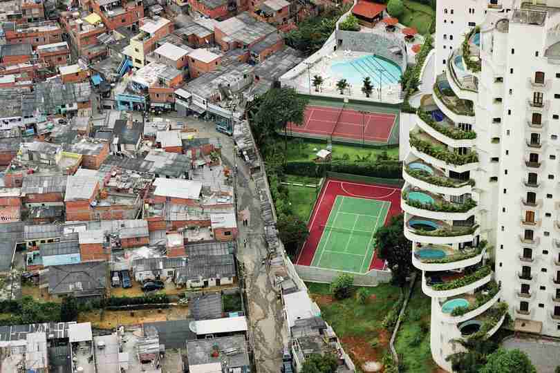 Brazilian favela: © Tuca Vieira