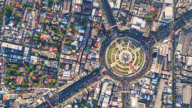 Aerial view of a city: Magnifier/Shutterstock https://goo.gl/FP75HR